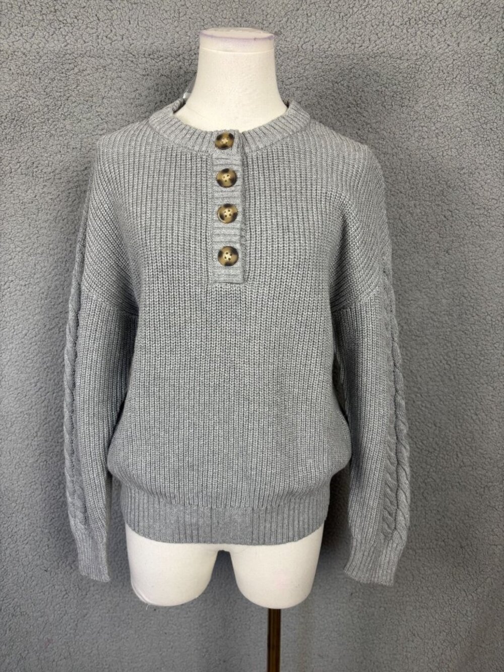 La Baieso Women's Gray Knit Sweater With Button Detail Size Medium New With Tag